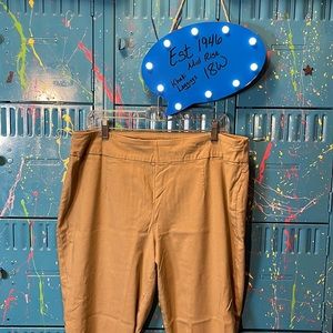 🧺💰🚨CLEARANCE 🚨💰 
Est. 1946. Mid rise. 18W. Stretchy Khaki Leggings. CL08
